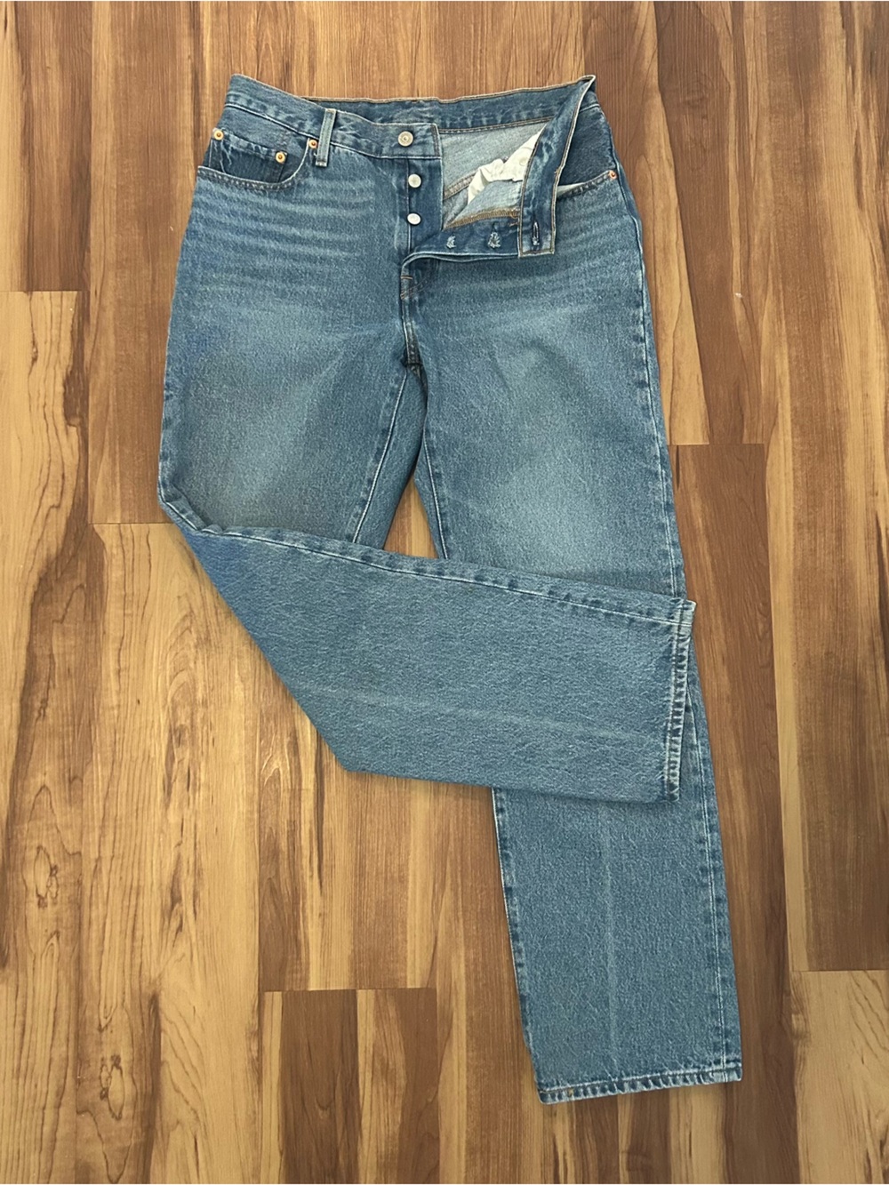 Levi's Straight Leg Women's Jeans in Light Blue Wash